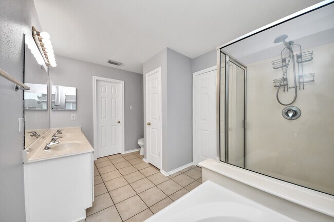 Building Photo - 16526 Cairngrove Ln