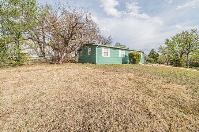 Building Photo - Please View the 3D Virtual Walk Through Before Scheduling A Showing