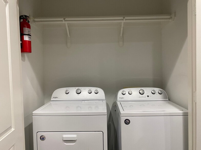 Building Photo - 2005 Harrison St