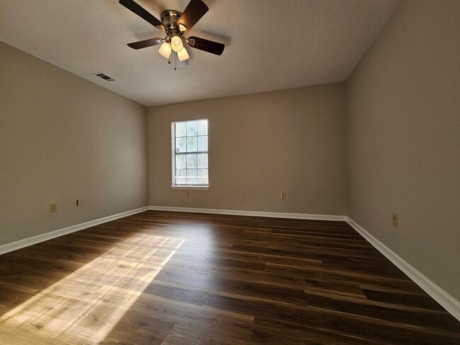 Building Photo - Charming 3 Bedroom 2 Bathroom home in Pooler!