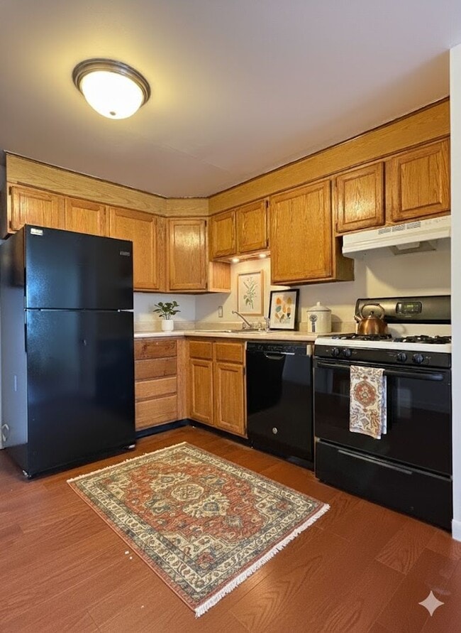 Building Photo - 50% off 1st months rent, 4/1 move in. Bright 2-Bedroom Condo in Presidential Park, Lowell, MA