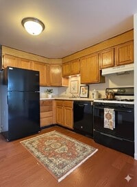 Building Photo - 50% off 1st months rent, 4/1 move in. Bright 2-Bedroom Condo in Presidential Park, Lowell, MA