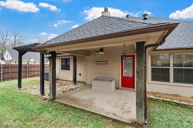 Building Photo - Great Home on Corner Lot with Pool - Pets OK