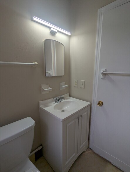 Building Photo - 6522 Bartholf Ave