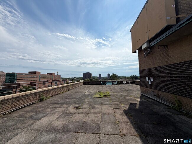 Building Photo - 230 Farmington Ave
