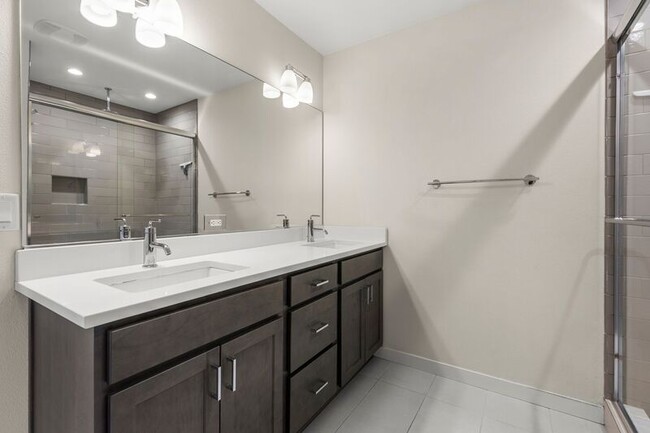 Building Photo - 25 NE Lombard St