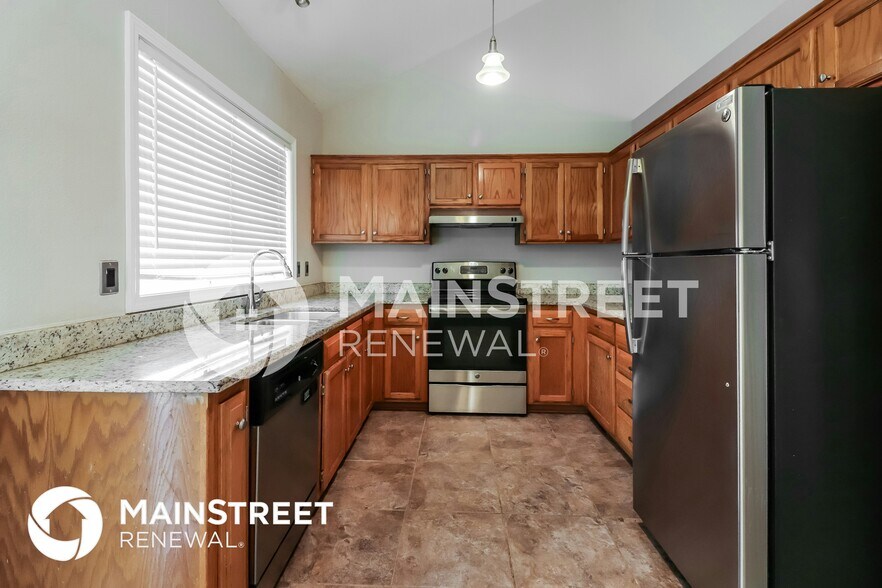 Building Photo - 522 Valle Dr