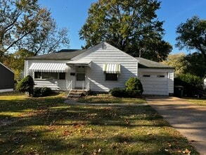 Building Photo - 2 Bed, One Bath Home with Garage and Finished Basement for Rent