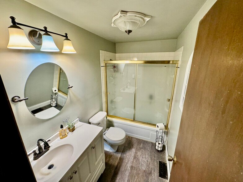 Building Photo - 20 Hazlett Ln