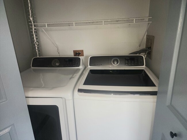 Building Photo - 416 Lauren Ln