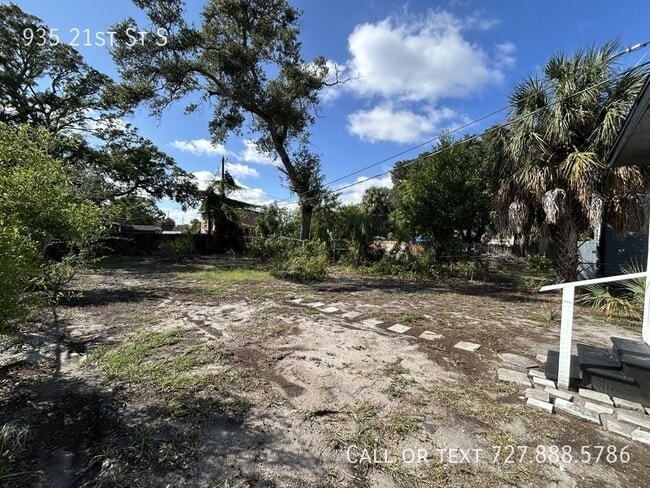 Building Photo - 935 21st St S