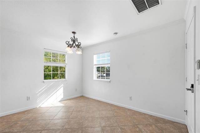 Building Photo - 633 Rose Garden Dr