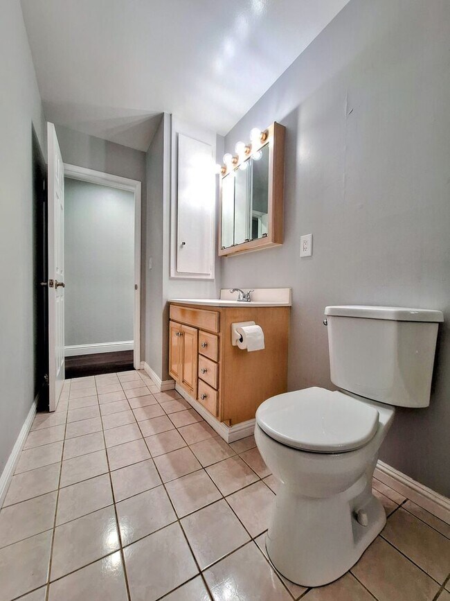 Building Photo - Beatifully Remodeled 3bd Single Story Hous...