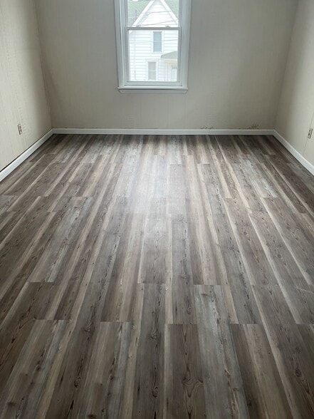 Building Photo - 960 W 16th St