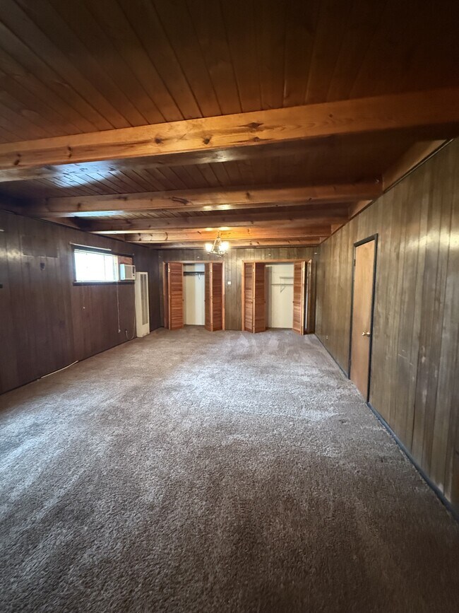 Building Photo - 1612 Hendola Dr NE