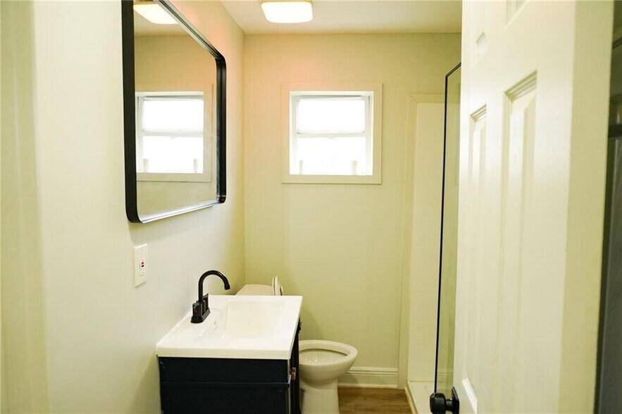 Building Photo - 1875 Dunlap Ave