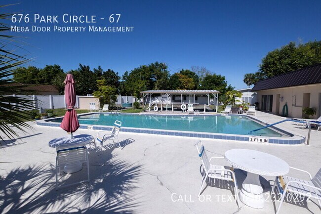 Building Photo - 676 Park Cir