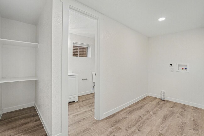 Building Photo - Renovated Duplex Available in Arvada!