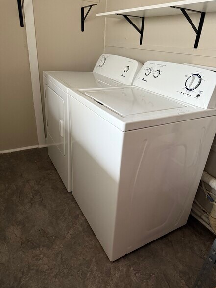 Building Photo - 509 E Mill St