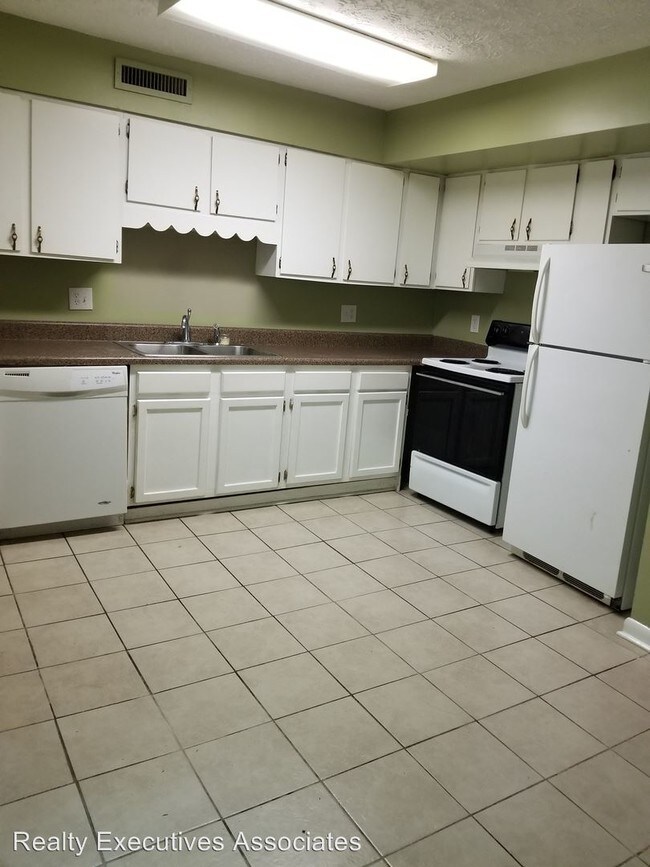 Building Photo - 801 Teaberry Ln
