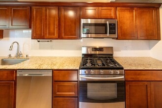 Building Photo - Beautifully updated 2 Bedroom Near Downtown!