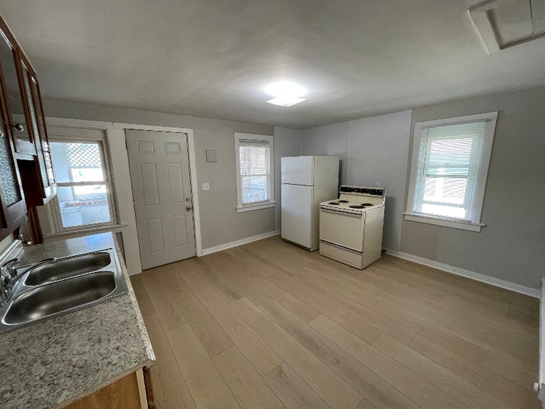 Building Photo - 1322 S 24th St