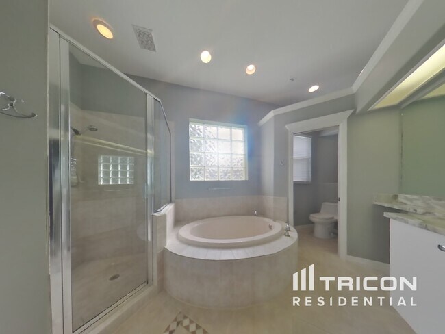 Building Photo - 10259 Silverado Cir