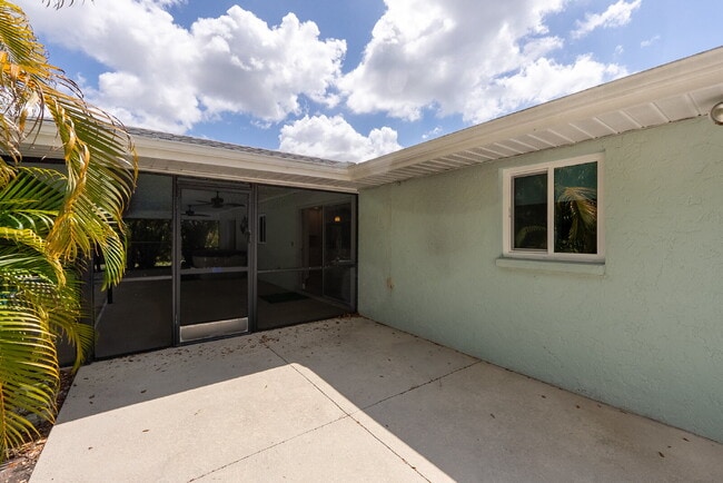 Building Photo - 153 Hourglass Dr