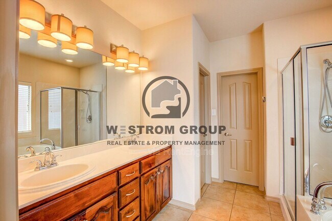 Building Photo - 3217 Hornbeam St