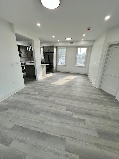 Building Photo - 18 Dunreath St