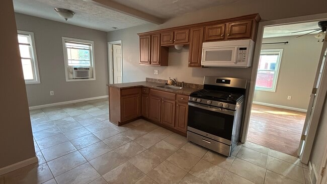 Building Photo - 12010 Paul Ave