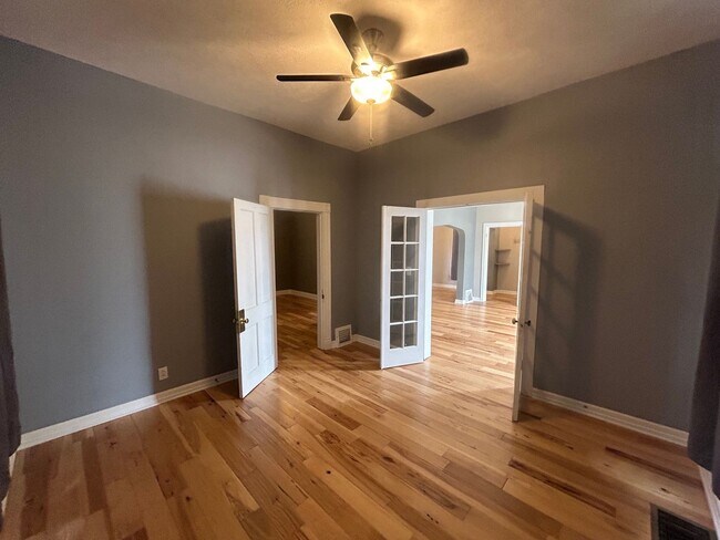 Building Photo - 6 Month Initial Lease-4904 Holdrege 2bed/1bath-Located near historic University Place