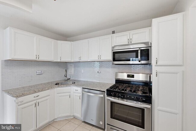 Building Photo - 5340 Holmes Run Pkwy