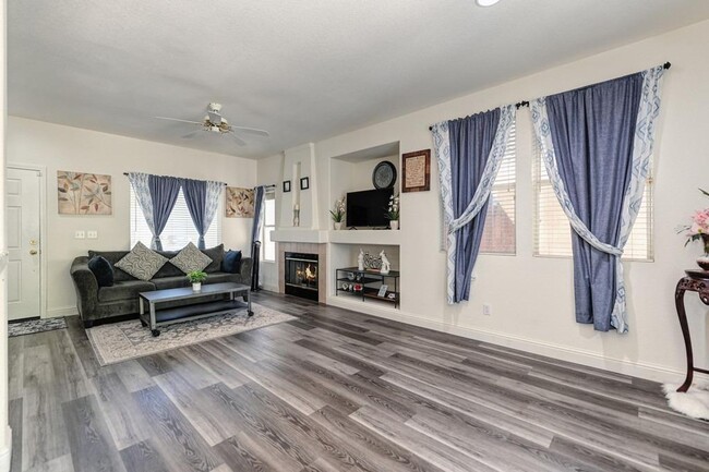 Building Photo - COZY AND CLEAN 3 BED, 2 BATH, ONE STORY WI...