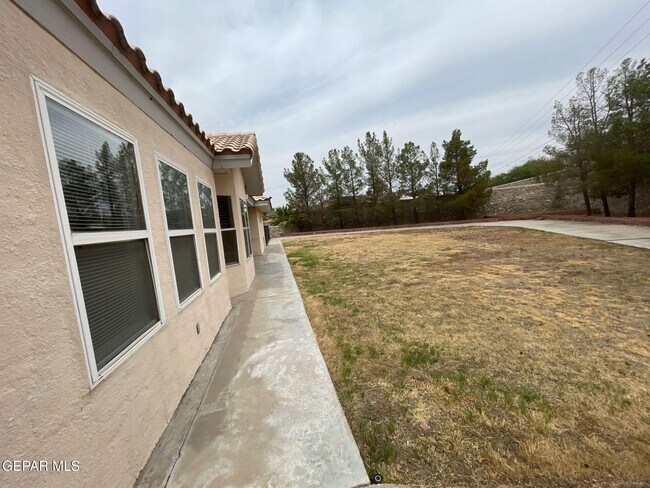 Building Photo - 6851 Rock Canyon Dr