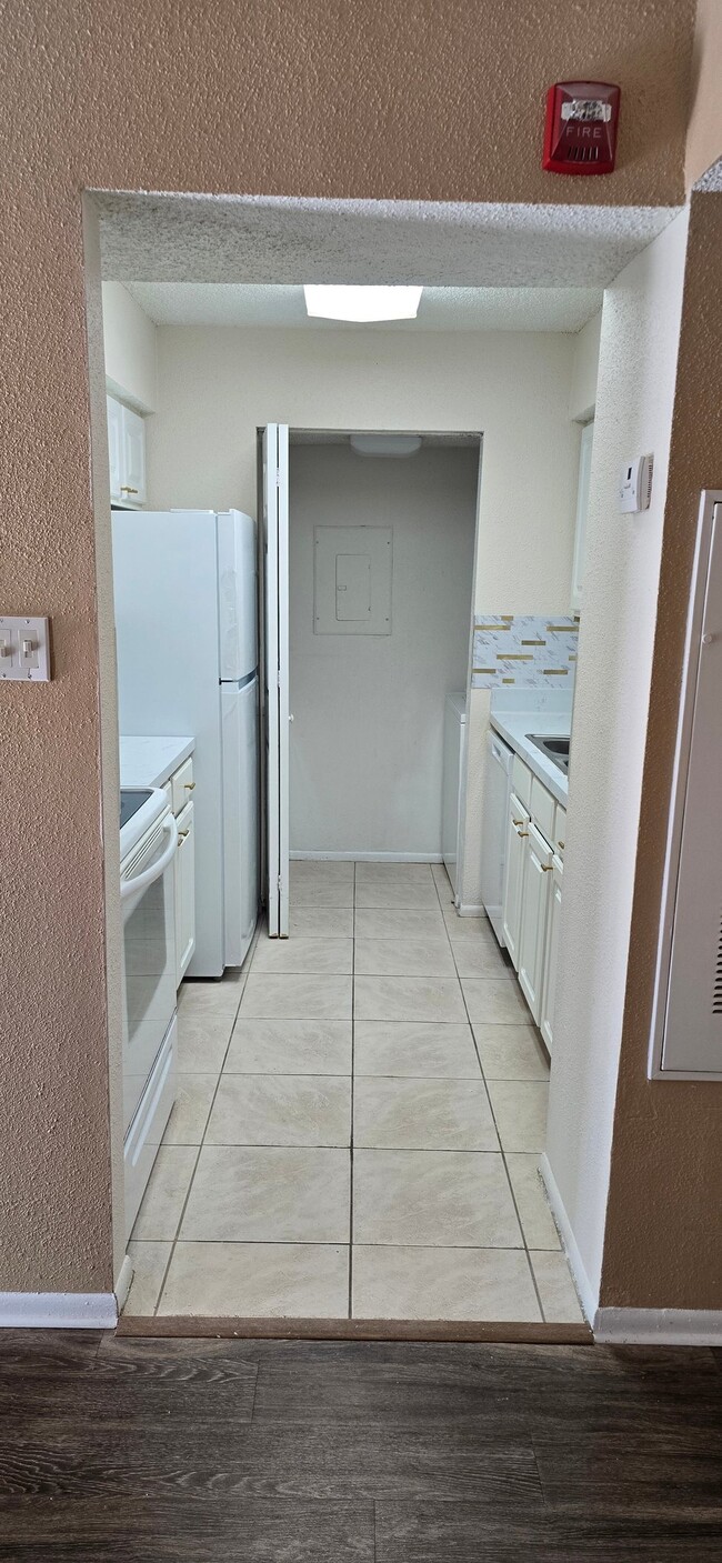 Building Photo - 3700 Idlebrook Cir
