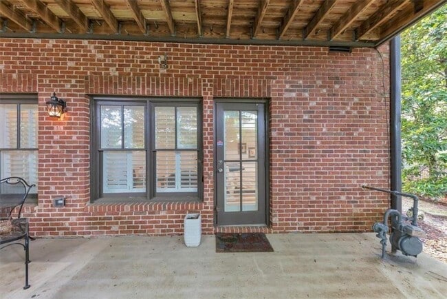 Building Photo - 4222 Rickenbacker Dr NE