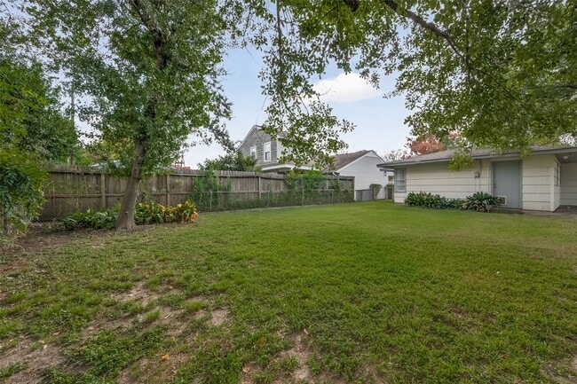 Building Photo - 3314 Westridge St