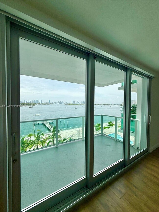 Building Photo - 1000 West Ave