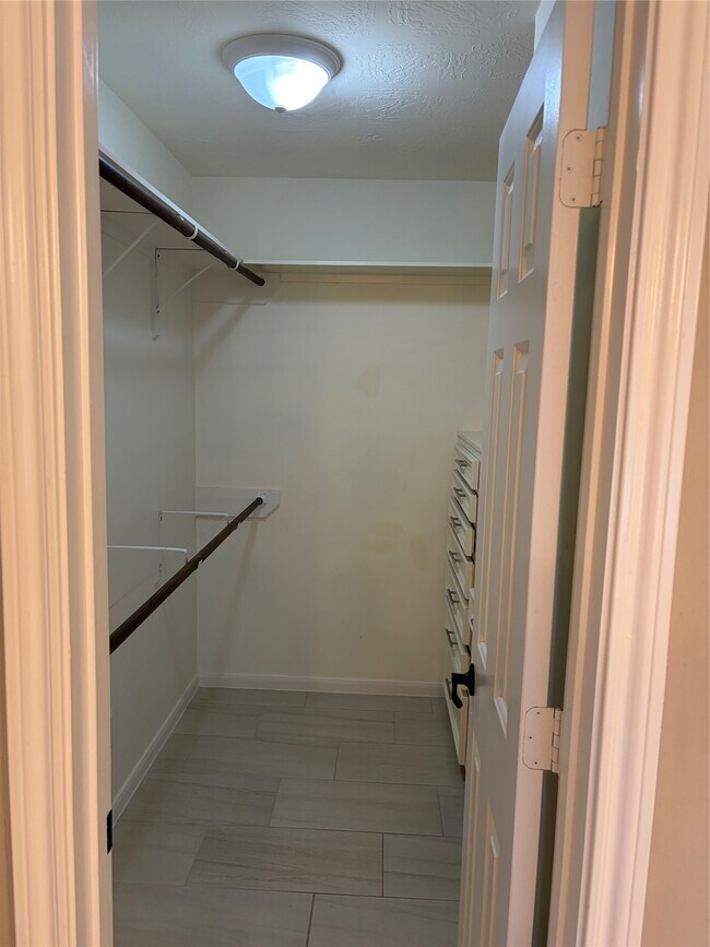 Building Photo - 15939 Cottage Ivy Cir