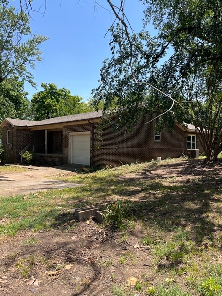 Building Photo - 621 Oklahoma Ave