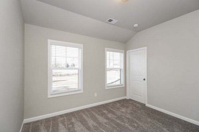 Building Photo - 811 Calvin Pk Dr