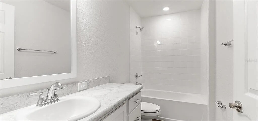 Guest bath - 7675 SE 114th St