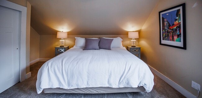 Building Photo - The Loft: Furnished Jacksonville Suite! Grand Deck with Views, King Bed $300 Utility Fee