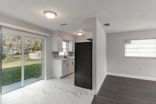 Building Photo - Now Available - 3 / 1.5 Bath In Orlando