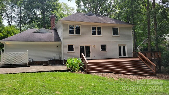 Building Photo - 9424 Whitethorn Dr
