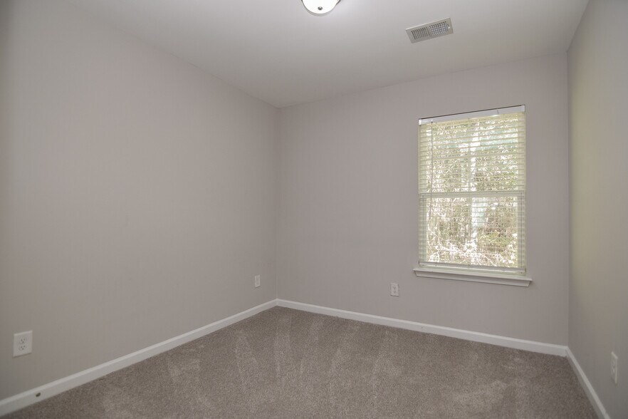 Building Photo - 162 Buchanan Cir