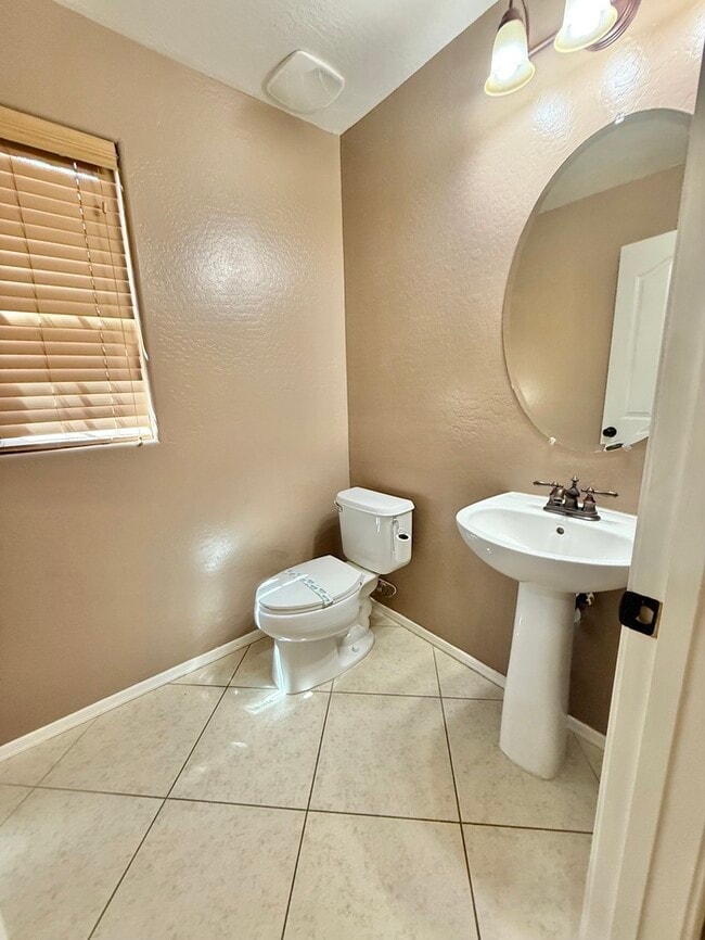 Building Photo - Fabulous 3-Bedroom, 2.5 Bathroom home!!