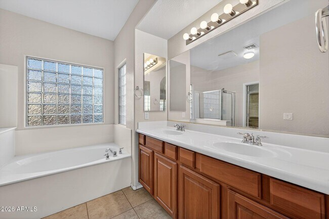 Building Photo - 939 E Sourwood Dr