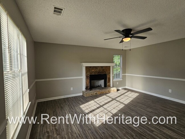 Building Photo - Gorgeous 5 bedroom/ 3 bath/ Upgrades Galor...